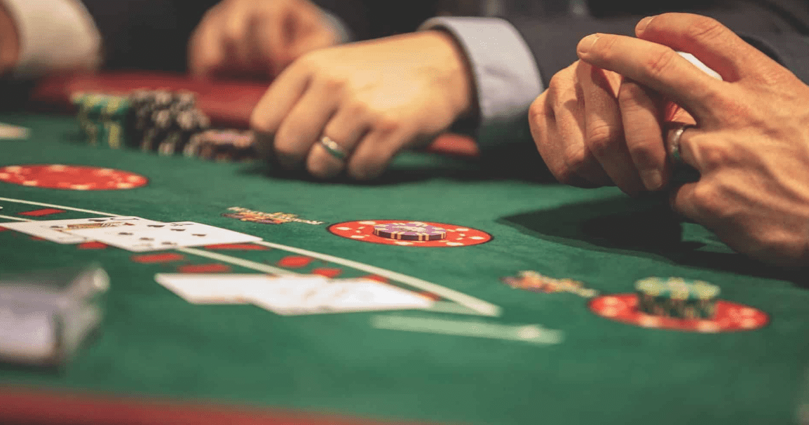 Cách đúng để chơi Blackjack: Đưa ra quyết định dựa trên toán học