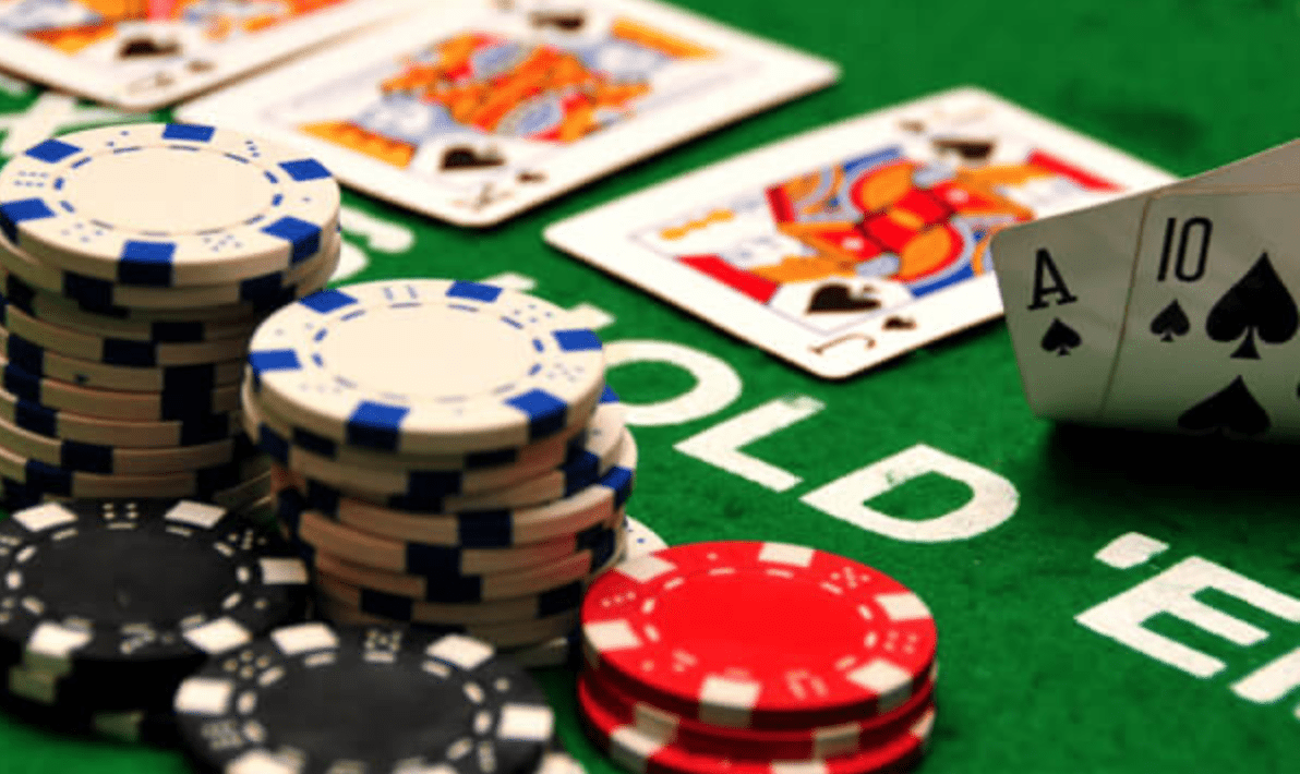 Xem xét 2 loại biến thể Poker Razz và Poker bảy lá